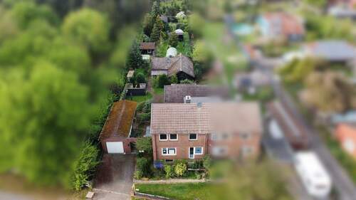 Luftaufnahme von der Straße - Ein Zuhause mit Seele - Mit zusätzlicher Bebauungsmöglichkeit! (SY-1020-109)