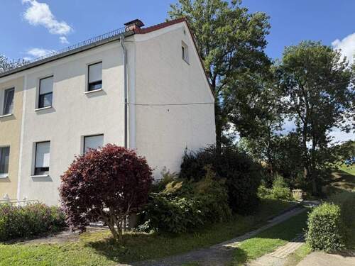 Ansicht vom Garten - Reihenendhaus mit Garage in Moßbach