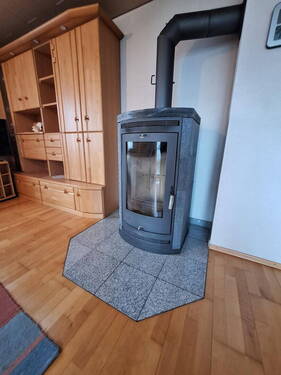 EG Wohnzimmer Kachelofen - 