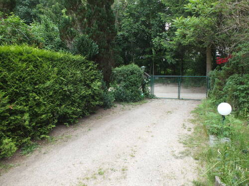 Grundstückszufahrt - Doppelhaushälfte mit 104,00 m&sup2; in Milmersdorf zum Kaufen