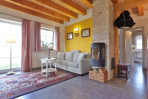 gemütlicher Wohnbereich mit Kamin - 