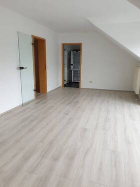 Wohnzimmer - 3 Zimmer Etagenwohnung zum Kaufen in Waldkraiburg