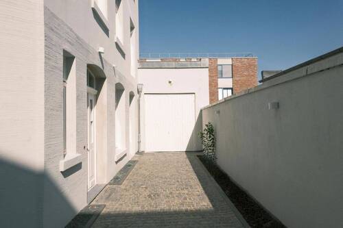 Innenhof Blick zur Halle - 