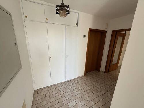 Diele mit Einbauschrank - Terrassenwohnung mit 97,20 m² in Pfarrkirchen zur Miete
