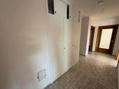 Flur mit Einbauschrank - 
