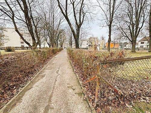Spielplatz, Fußgängerweg zum Kraichgauplatz.jpeg - 