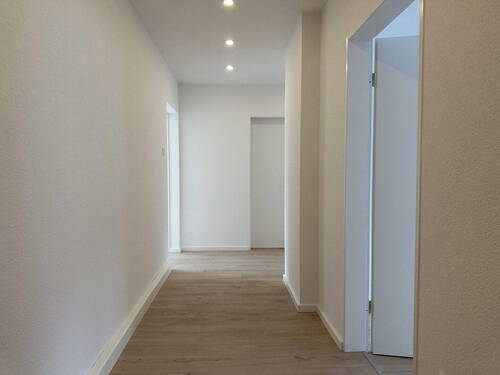 Flur 1 - Etagenwohnung mit 61,00 m&sup2; in München zum Kaufen