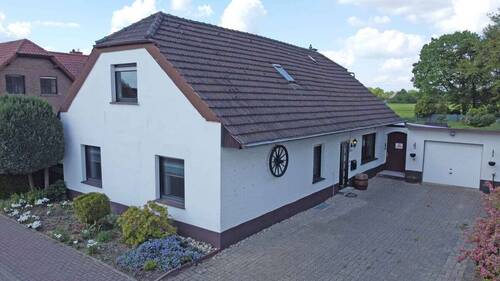 Außenansicht - Historisches zu Hause mit großem Grundstück! Großzügiges Einfamilienhaus in Alpen-Menzelen!