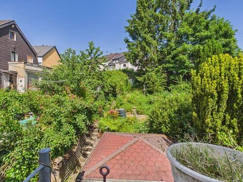 Ausblick vom Balkon in den Garten - 