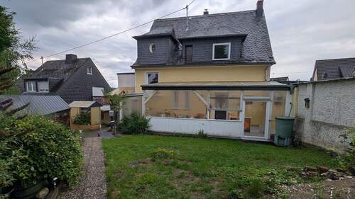 Blick von Gartenseite - 6 Zimmer Mehrfamilienhaus, Wohnhaus in Koblenz