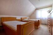 Schlafzimmer DG 1 - 