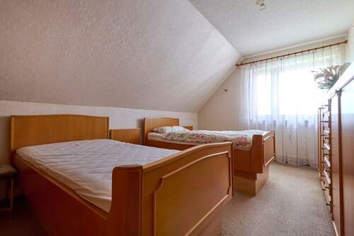Schlafzimmer DG 1 - 