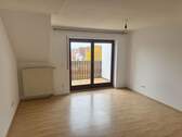 Wohnzimmer mit Balkon - Etagenwohnung mit 65,00 m² in Gunzenhausen zur Miete