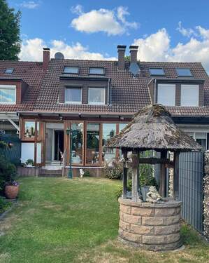 Hausansicht hinten - Familiendomizil mit viel Platz und großem Garten!