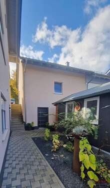 1525 Bereich zwischen Haus und Garage - 