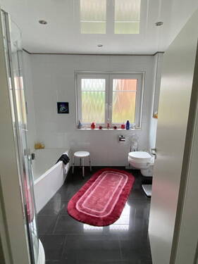 Vollbad mit Dusche u.Badewanne - 