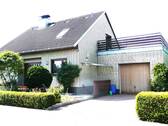 Einfamilienhaus in 30 `er Zone - 25485 Hemdingen Einfamilienhaus FREI ab Juni 2026 , in massiver Bauweise : Solar , Dachterrasse + Überdachung Gartenterrasse ruhiges Wohngebiet .