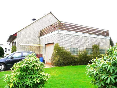 Seitenansicht mit Garage - 4 Zimmer Einfamilienhaus in Hemdingen