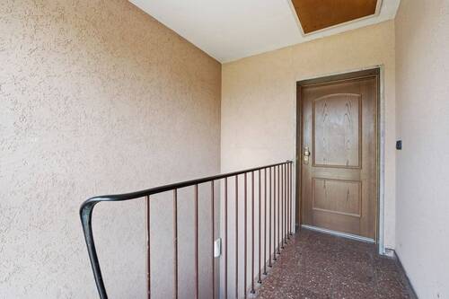 Wohnungseingang & Treppenhaus - Etagenwohnung mit 86,70 m&sup2; in Dormagen zum Kaufen