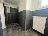 Badezimmer EG: - 6 Zimmer Mehrfamilienhaus, Wohnhaus in Neunkirchen