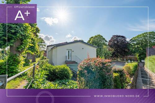 Hausansicht - Zwei-Zimmer-Wohnung mit Dachterrasse und Kirchenblick!