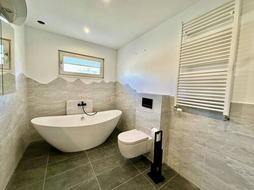 Modernes Badezimmer im EG - 