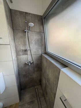 Bad mit Dusche - 