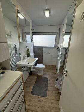 Bad mit Dusche - 