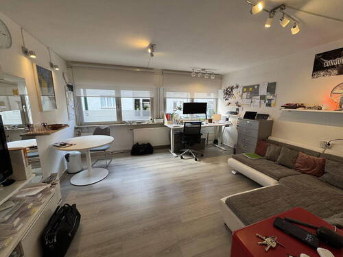 Zimmer 2 - Renoviert: 3 Zimmer inkl. Küche + Balkon - WG geeignet - Nähe Innenstadt - Ladestation E-Auto