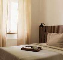 Möbliert und renovierte 65?m² Altbauwohnung mit Balkon + Badewanne im Simon-Dach-Kiez - Berlin Friedrichshain
