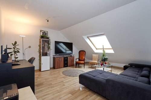 geselliger Wohnraum - Gepflegte ETW mit großer Dachloggia im Süden