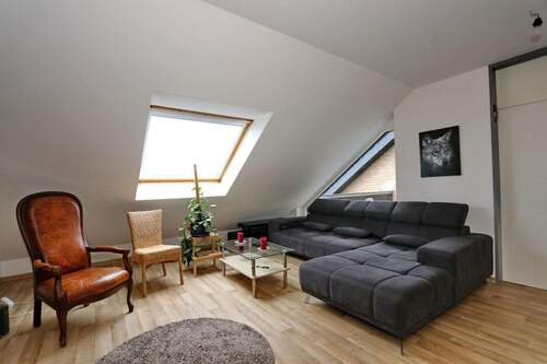 neue Dach- und Giebelfenster - Etagenwohnung mit 63,00 m&sup2; in Büren zur Miete