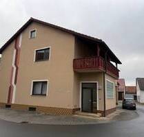 gepflegtes Wohnhaus mit Einbauküche und großer Werkstatt in Eichfeld - Volkach