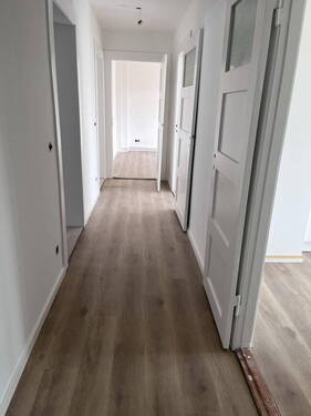 Bild 1 - Hochwertig kernsanierte 4-Raumwohnung - Erstbezug in Stralsund Franken