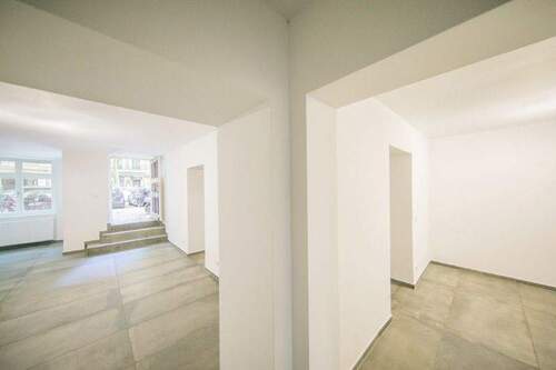 1 von 3 eingängen - Gewerbeobjekt (Büro, Produktion, Verkauf) zum Kaufen in Berlin