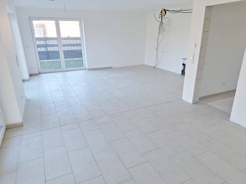 Wohn-und Esszimmer mit offener Küche - 