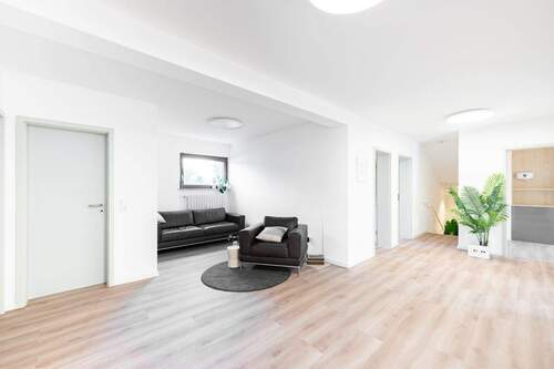 EG Empfangsbereich - 2025 renoviertes Büro in Estenfeld - sofort verfügbar