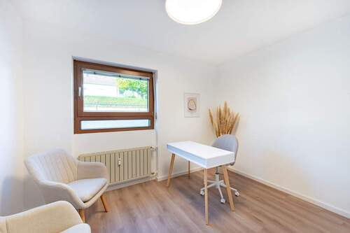 EG Büro 1 - 7 Zimmer Büro zur Miete in Estenfeld