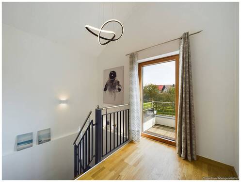 Diele Obergeschoß mit direktem Balkonzugang - 