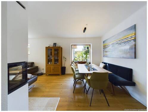 Heller Essplatz mit - 