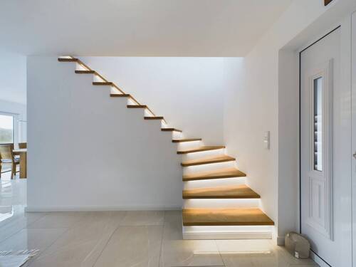 Treppe ins Obergeschoss - 