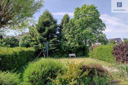 Blick von Terrasse in Garten - 