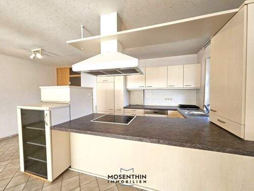 Küche mit Einbauküche - 