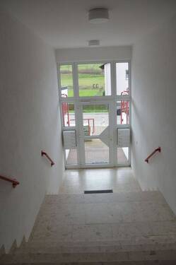 Hauseingang - 2 Zimmer Etagenwohnung zum Kaufen in Königsbach-Stein