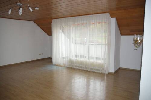 Wohnzimmer - 2 Zimmer Etagenwohnung in Königsbach-Stein