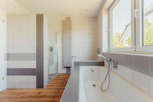 Dusch- und Wannenbad EG - 