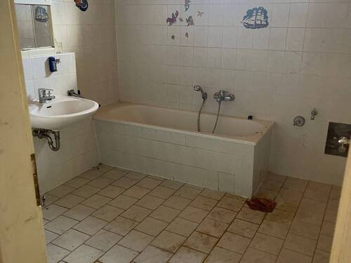 II. OG Bad (Whg. 4 - vorne) - 