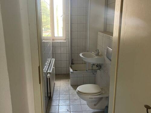 Duschbad : WC I. OG rechts (Whg. 1 - vorne) - 