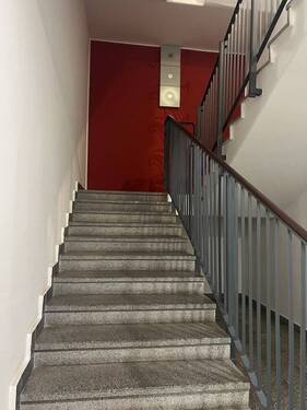 Treppenhaus - Etagenwohnung mit 108,20 m&sup2; in Dresden zum Kaufen