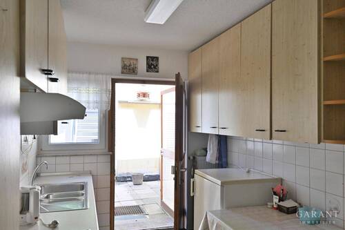 Küche zum Hof - 8 Zimmer Doppelhaushälfte in Bad Ditzenbach